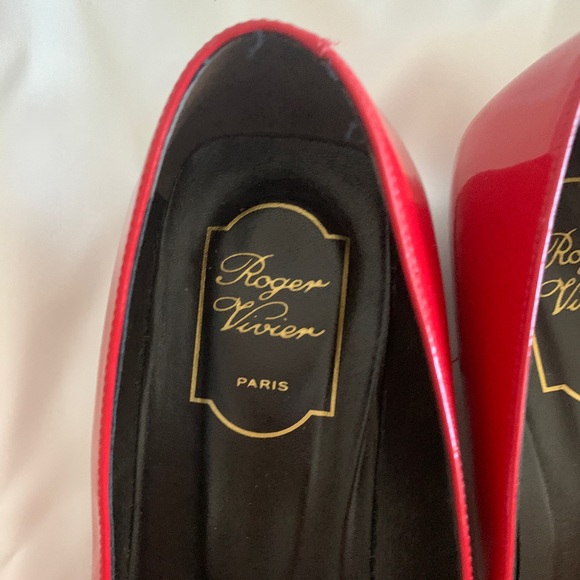 Roger Vivier Belle Vivier Metal Buckle Ballerinas in Patent Leather - Picture 3 of 9